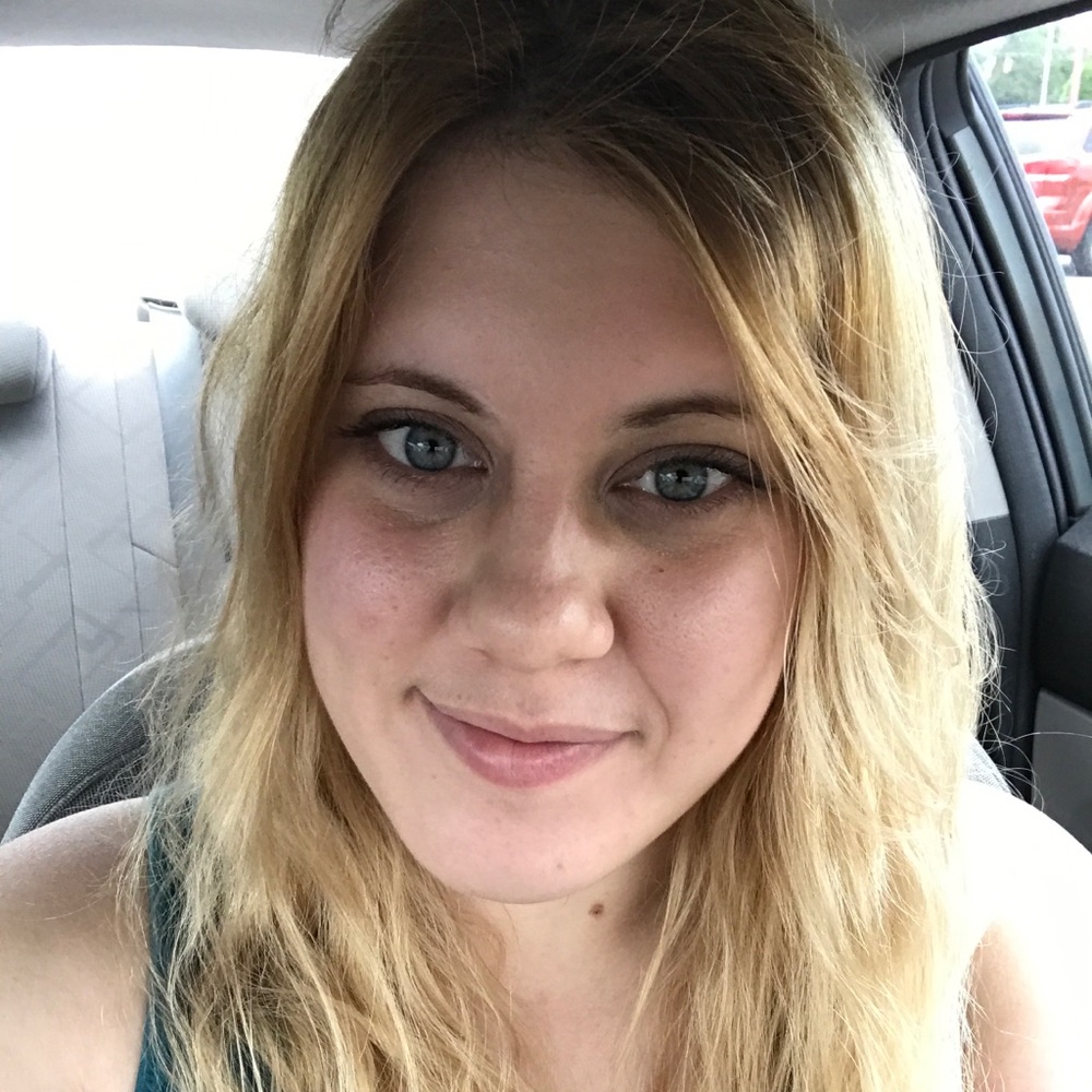 Meet your Posher, Kayla
